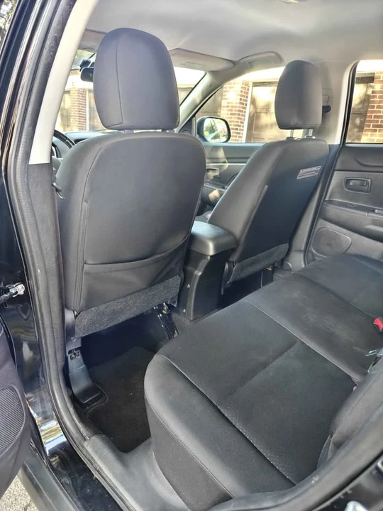 2015 Mitsubishi Outlander - Image 10 of 17