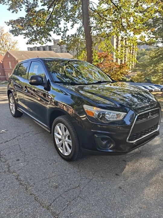 2015 Mitsubishi Outlander - Image 2 of 17