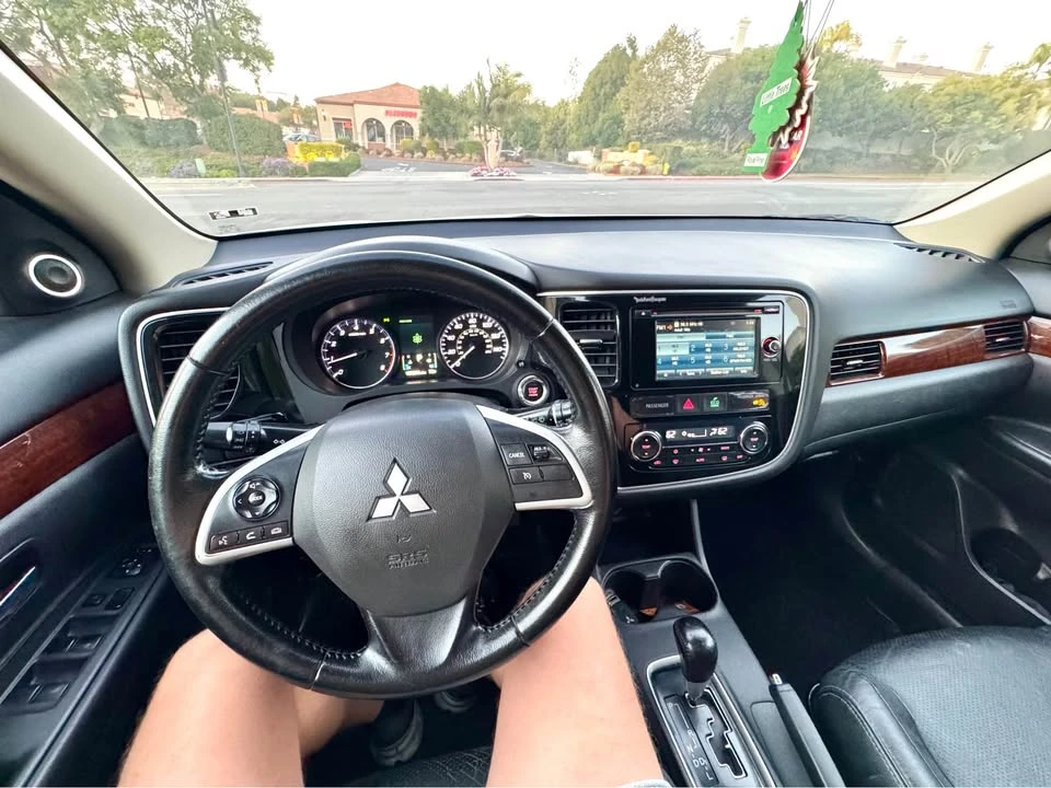 2015 Mitsubishi Outlander - Image 7 of 15