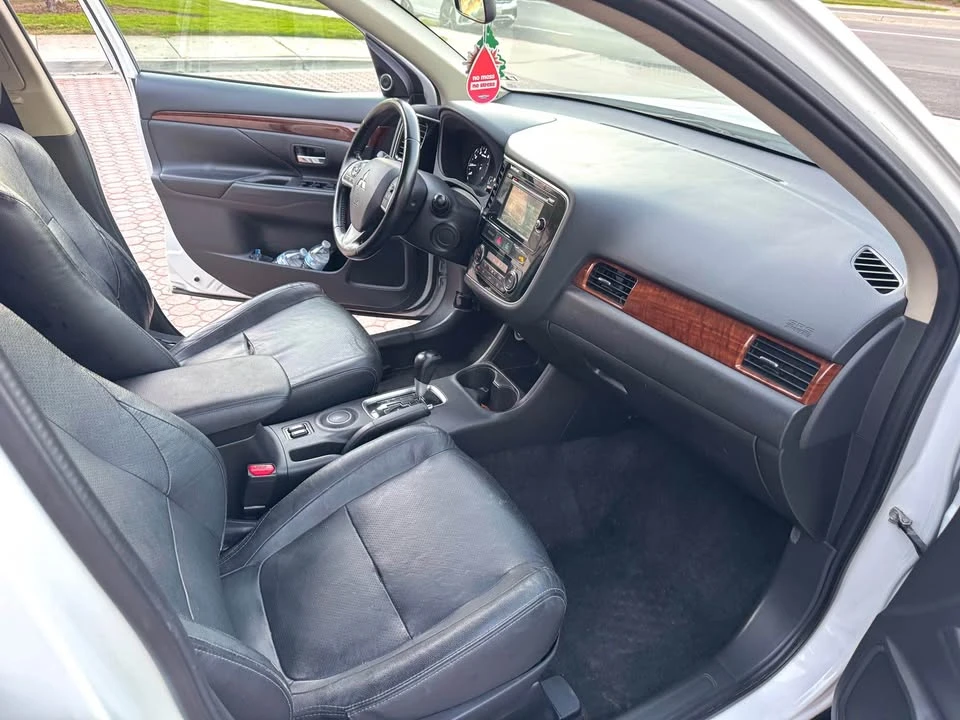 2015 Mitsubishi Outlander - Image 6 of 15