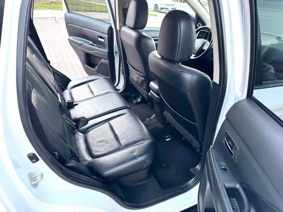 2015 Mitsubishi Outlander - Image 10 of 15