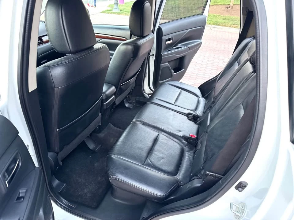 2015 Mitsubishi Outlander - Image 9 of 15