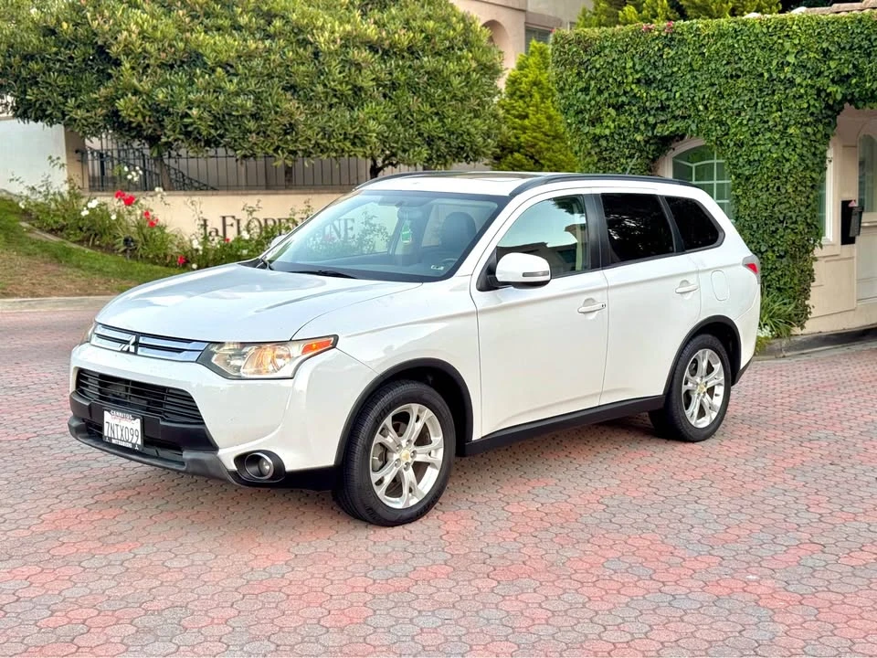 2015 Mitsubishi Outlander - Image 4 of 15