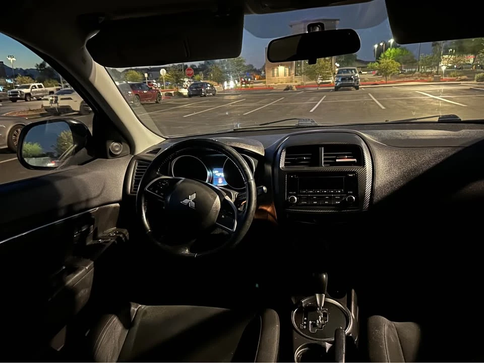 2015 Mitsubishi Outlander - Image 10 of 11