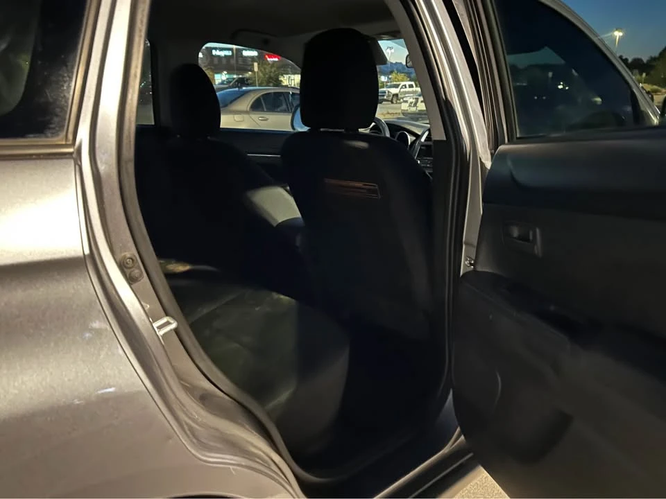 2015 Mitsubishi Outlander - Image 9 of 11