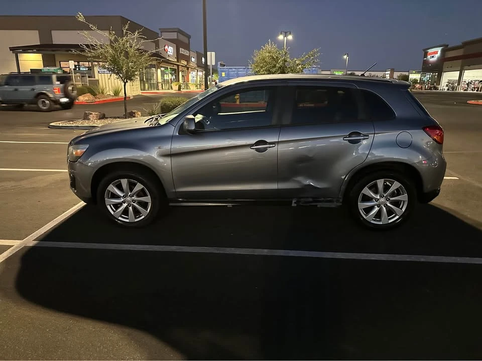 2015 Mitsubishi Outlander - Image 4 of 11