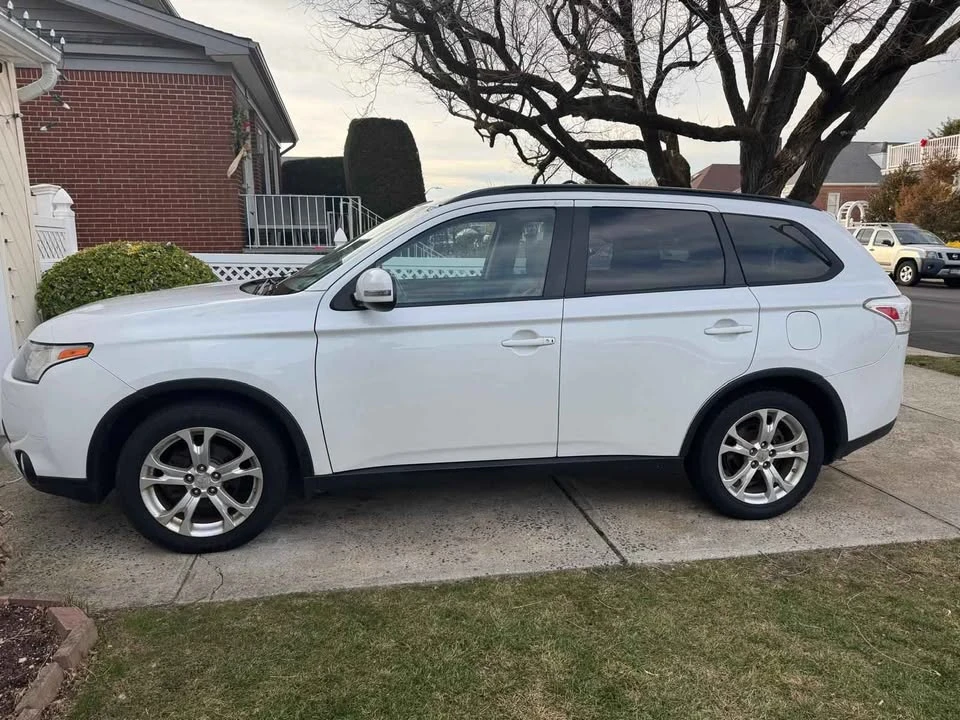 2015 Mitsubishi Outlander - Image 12 of 14