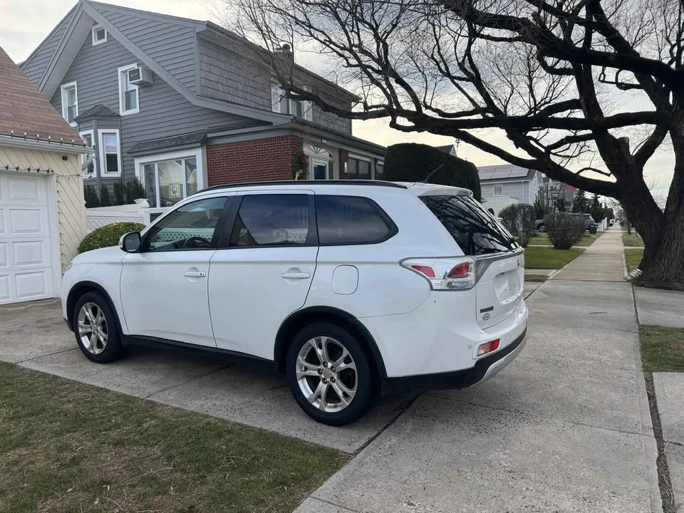2015 Mitsubishi Outlander - Image 4 of 14