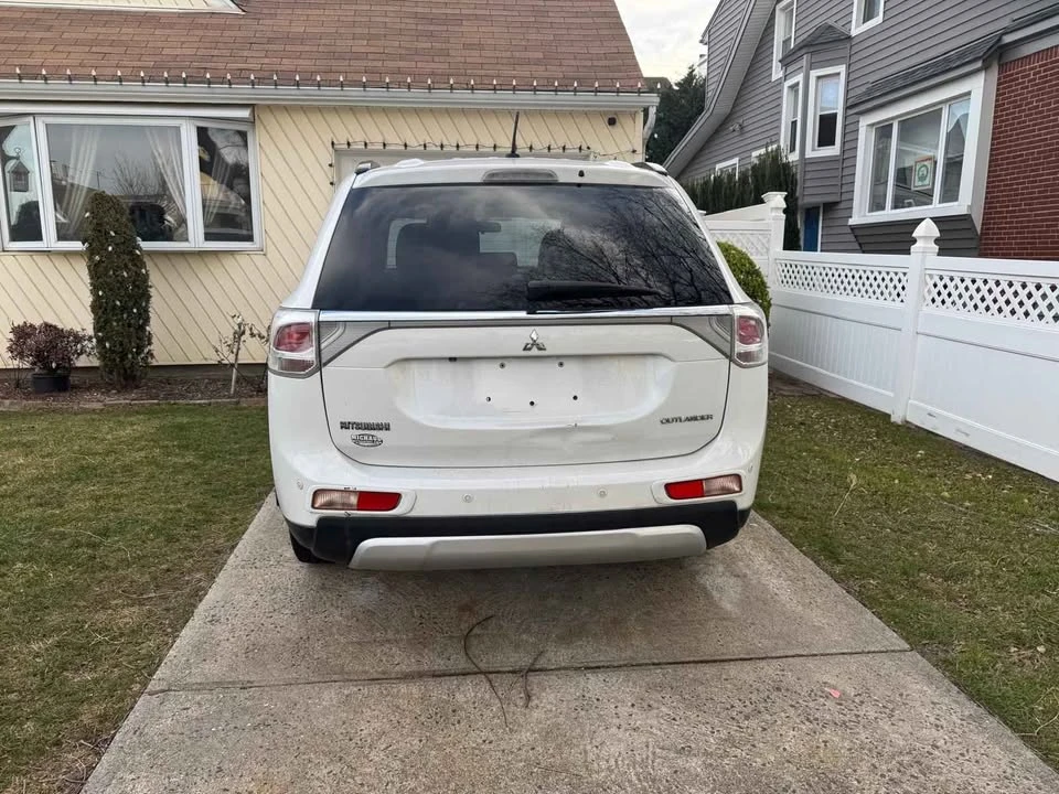 2015 Mitsubishi Outlander - Image 11 of 14