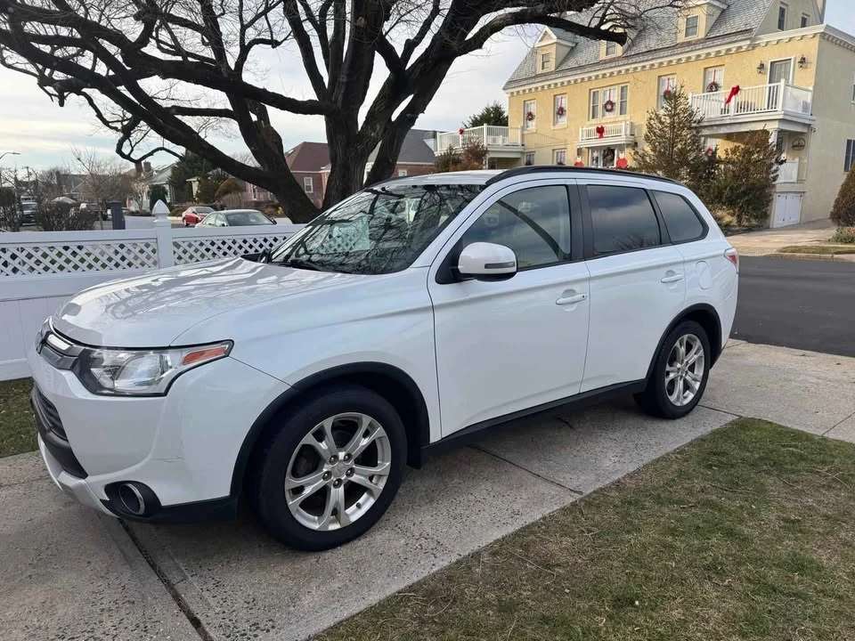 2015 Mitsubishi Outlander - Image 3 of 14