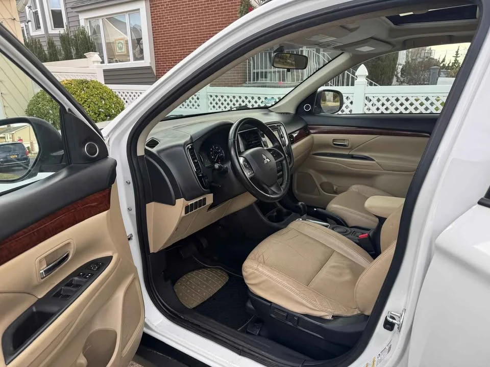 2015 Mitsubishi Outlander - Image 6 of 14