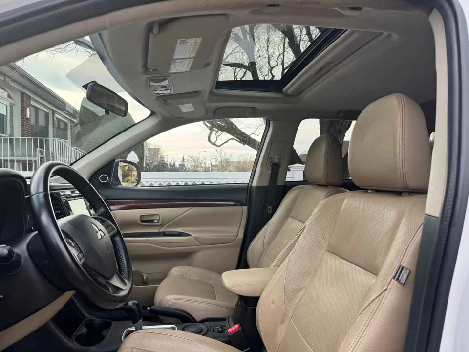 2015 Mitsubishi Outlander - Image 9 of 14