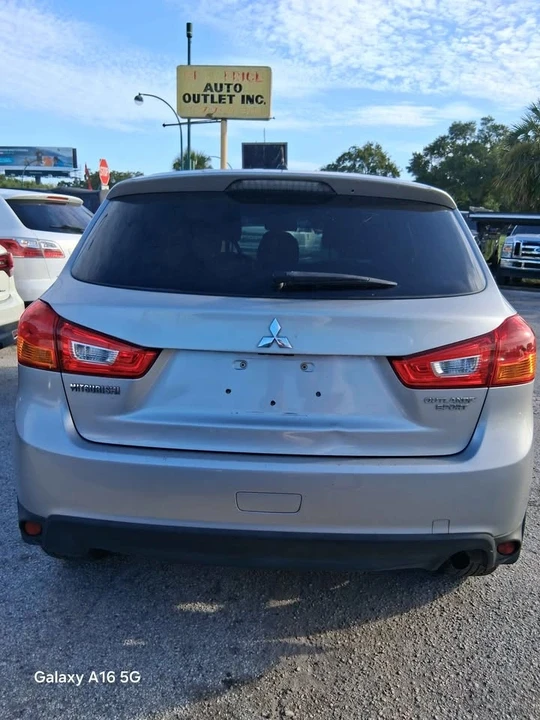2015 Mitsubishi Outlander - Image 3 of 4