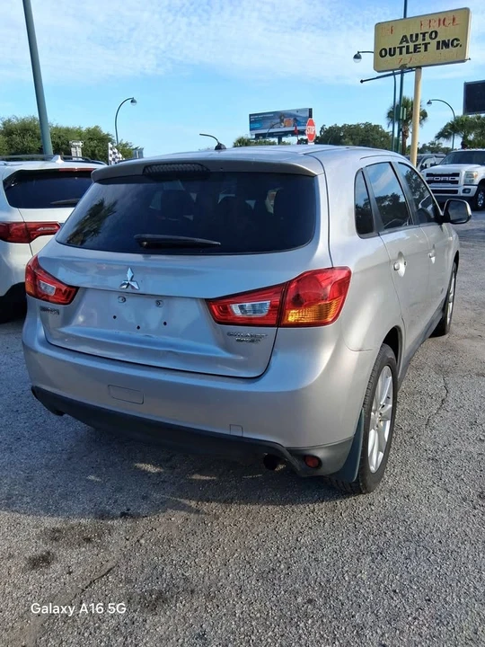 2015 Mitsubishi Outlander - Image 4 of 4