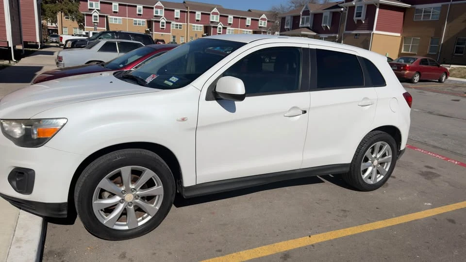2015 Mitsubishi Outlander - Image 2 of 7