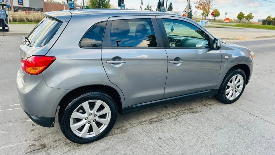 2015 Mitsubishi Outlander - Image 3 of 10