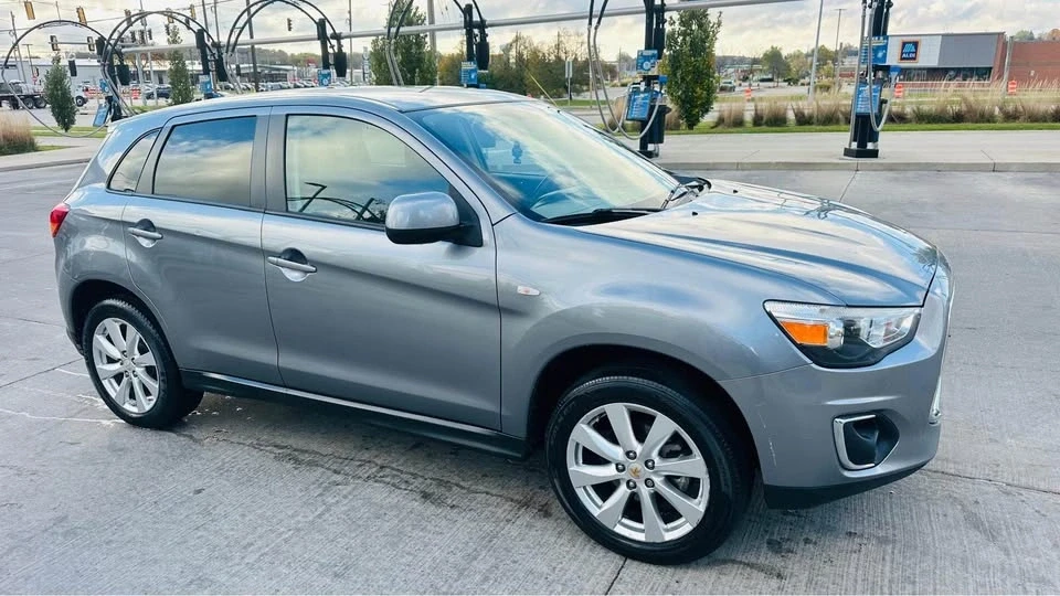 2015 Mitsubishi Outlander - Image 9 of 10