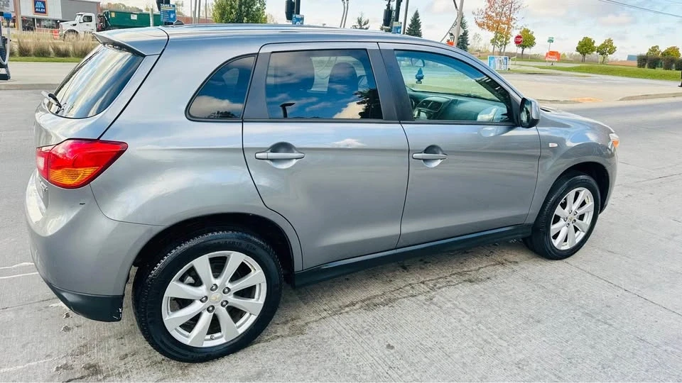 2015 Mitsubishi Outlander - Image 4 of 10