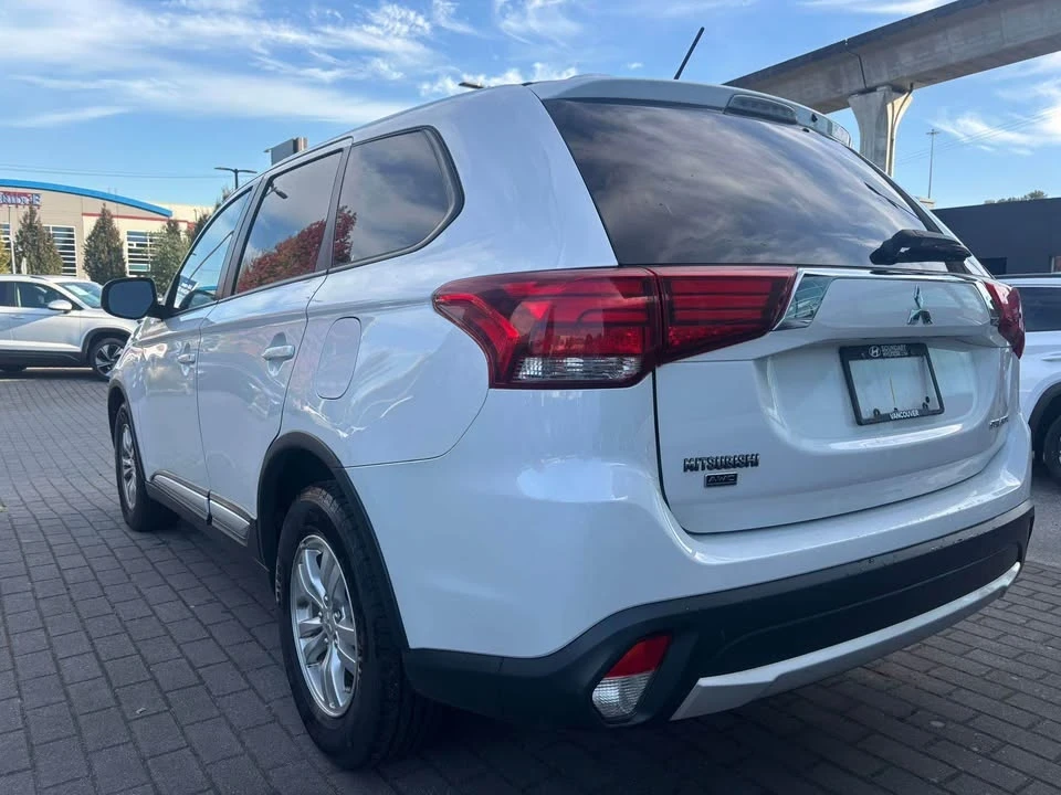 2015 Mitsubishi Outlander - Image 6 of 9