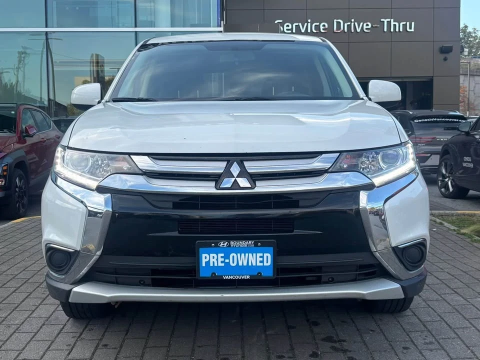 2015 Mitsubishi Outlander - Image 2 of 9