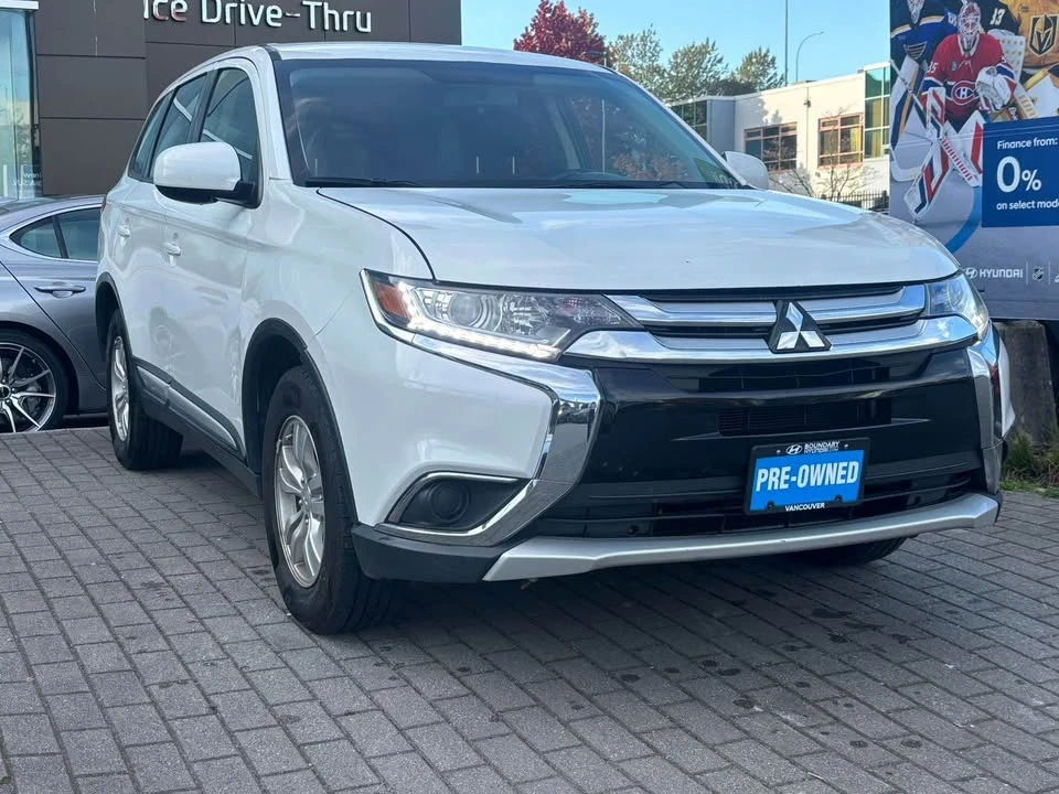 2015 Mitsubishi Outlander - Image 3 of 9