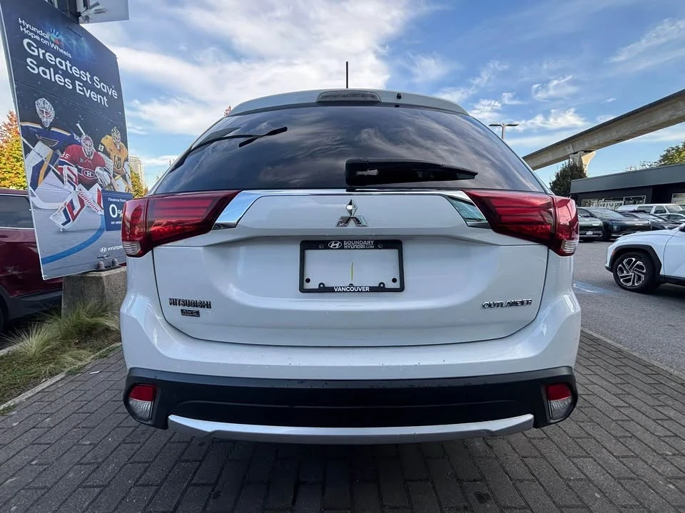 2015 Mitsubishi Outlander - Image 7 of 9