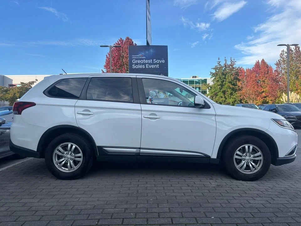 2015 Mitsubishi Outlander - Image 4 of 9