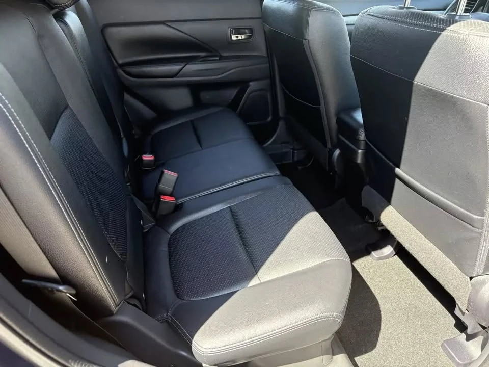 2015 Mitsubishi Outlander - Image 18 of 20