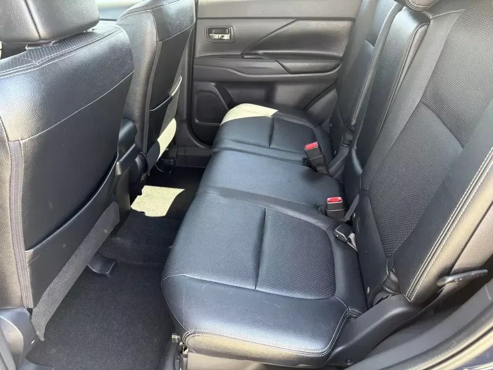 2015 Mitsubishi Outlander - Image 15 of 18