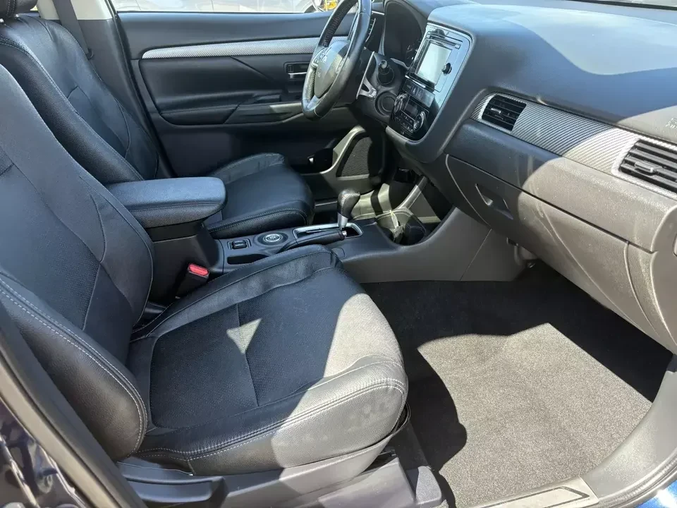 2015 Mitsubishi Outlander - Image 17 of 18