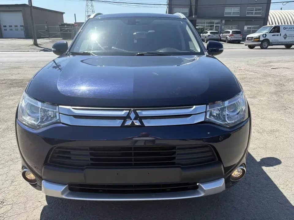 2015 Mitsubishi Outlander - Image 3 of 18