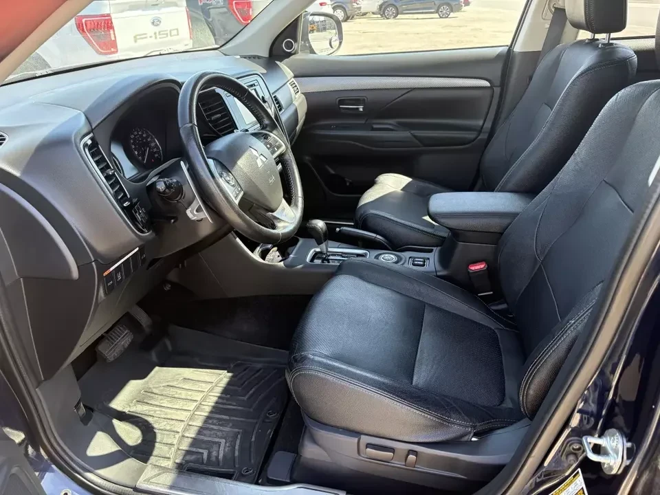 2015 Mitsubishi Outlander - Image 13 of 18