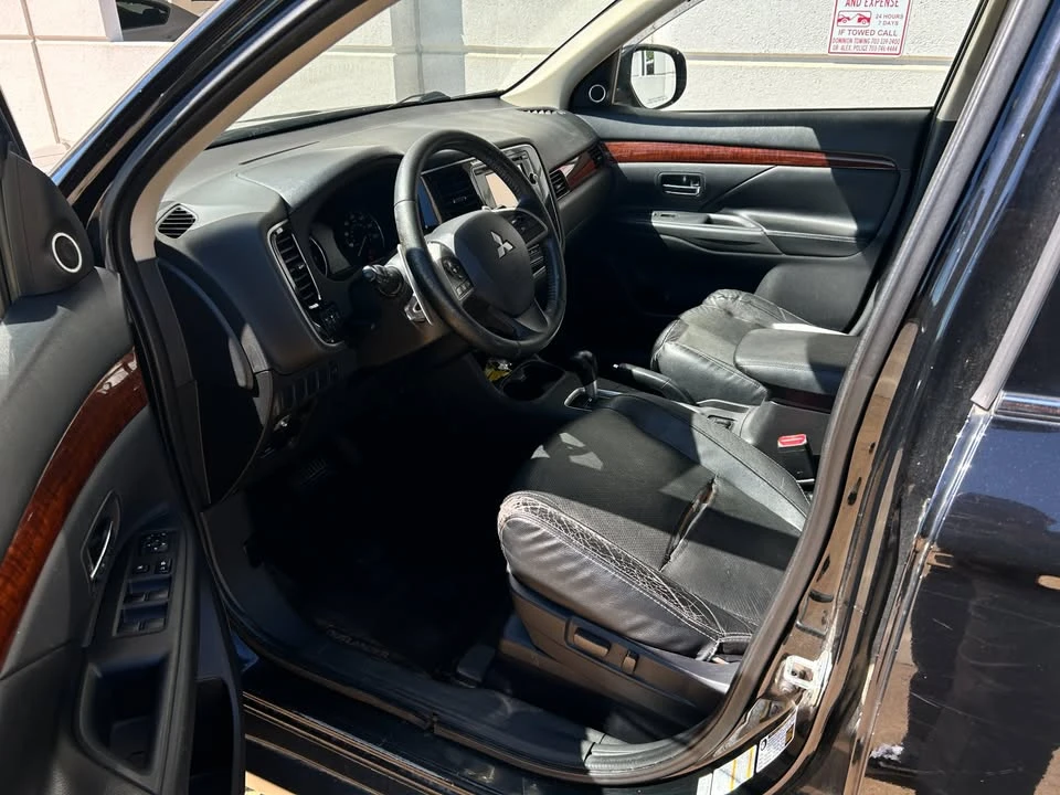 2015 Mitsubishi Outlander - Image 8 of 14