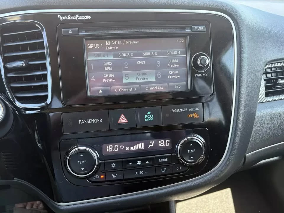2015 Mitsubishi Outlander - Image 9 of 20
