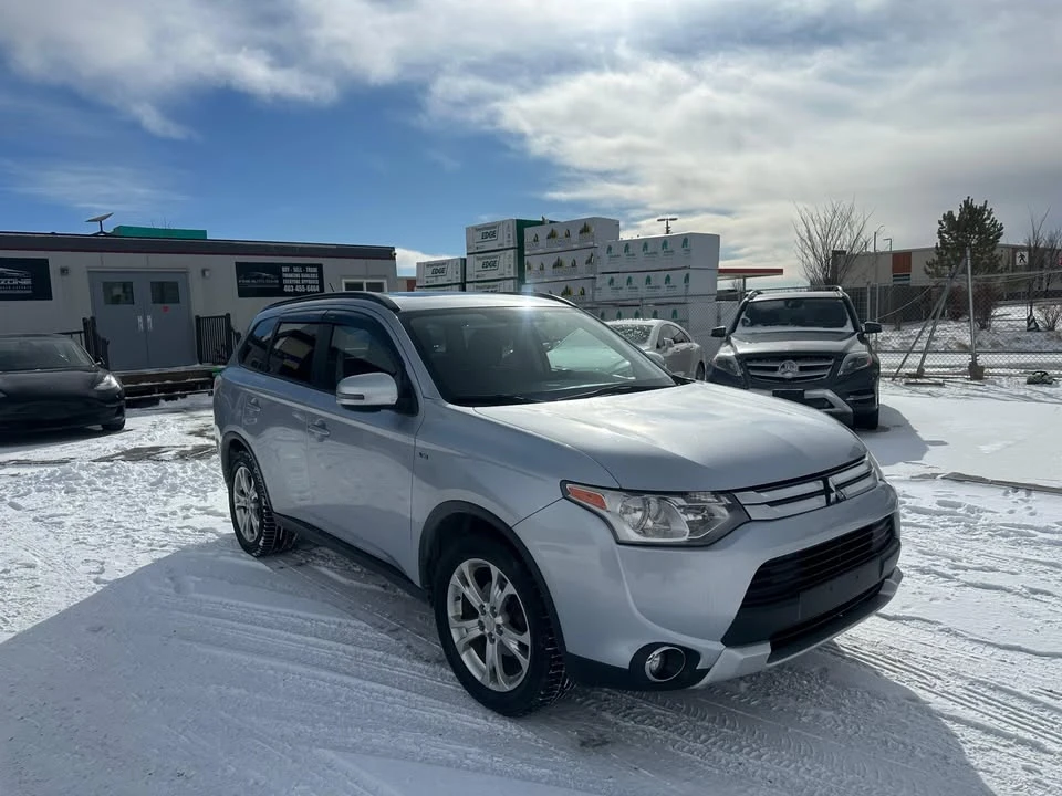 2015 Mitsubishi Outlander - Image 4 of 15
