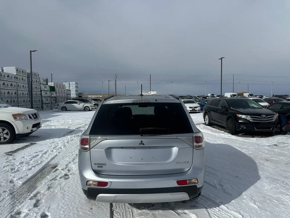 2015 Mitsubishi Outlander - Image 6 of 15