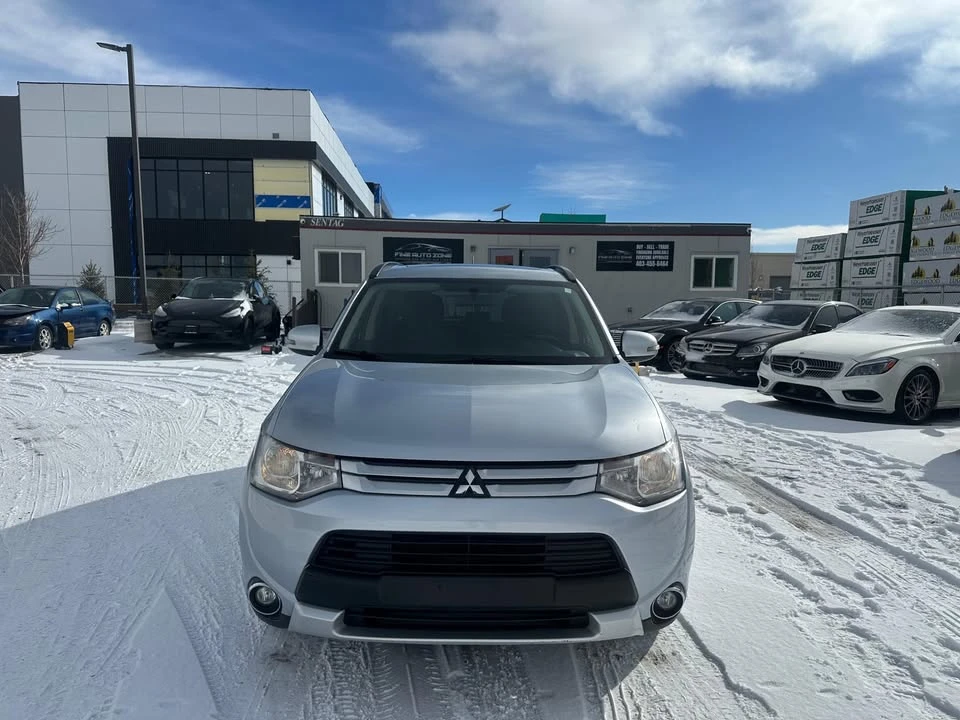 2015 Mitsubishi Outlander - Image 3 of 15