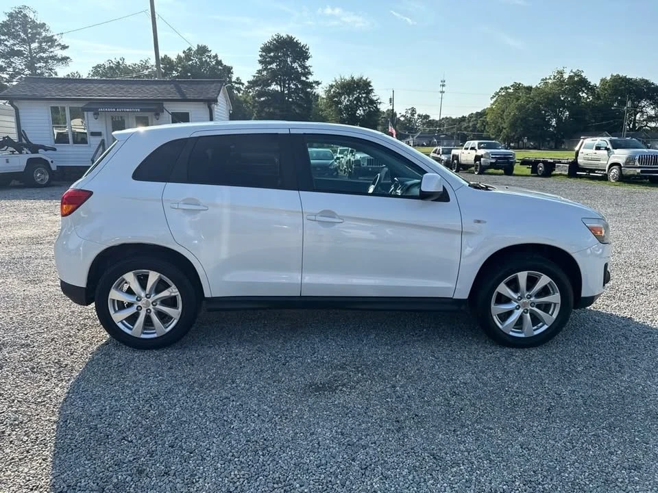 2015 Mitsubishi Outlander - Image 4 of 13