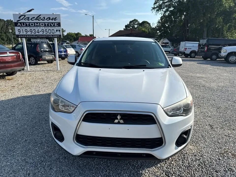 2015 Mitsubishi Outlander - Image 2 of 13