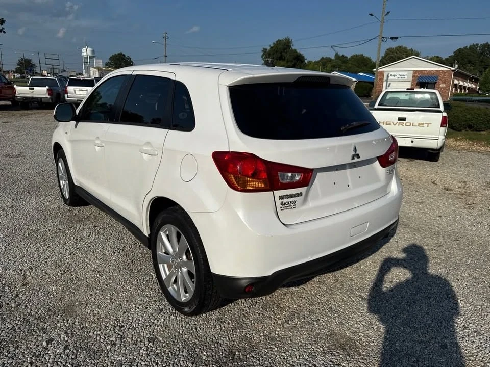 2015 Mitsubishi Outlander - Image 6 of 13