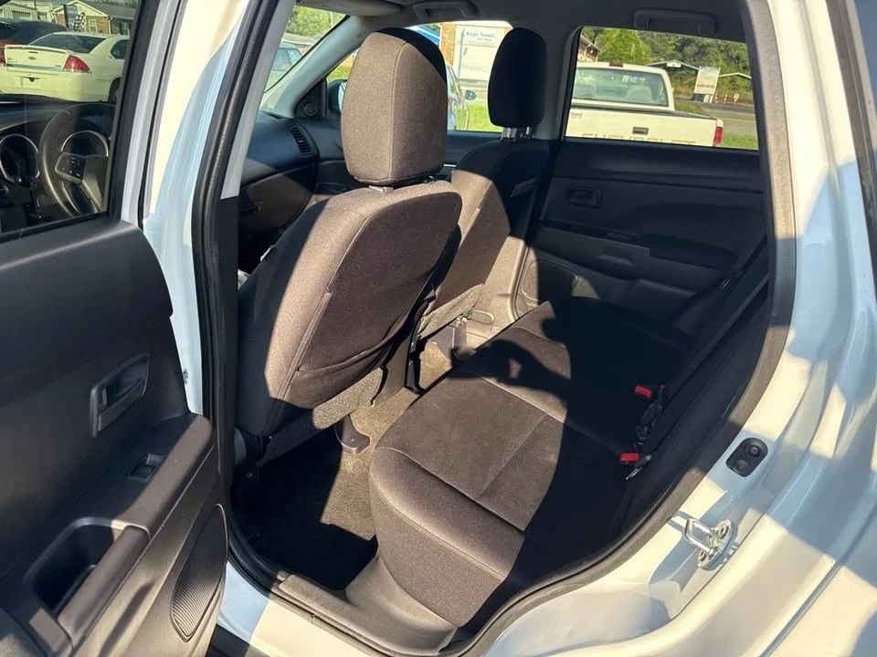 2015 Mitsubishi Outlander - Image 11 of 13