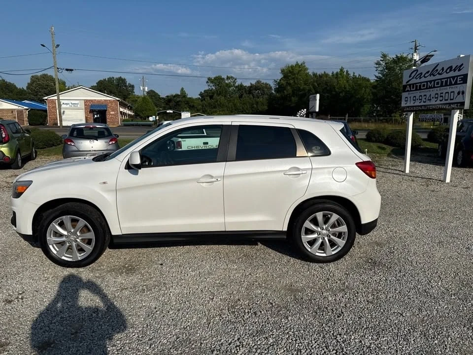 2015 Mitsubishi Outlander - Image 7 of 13