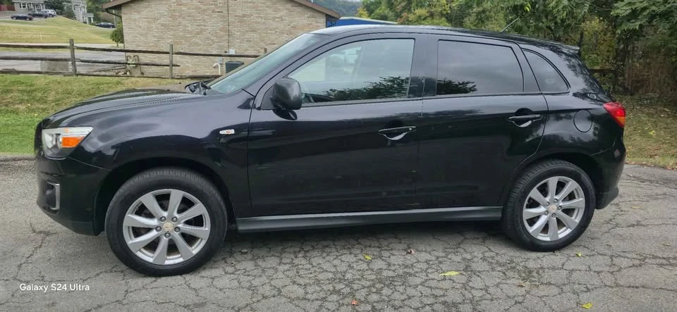 2015 Mitsubishi Outlander - Image 4 of 15