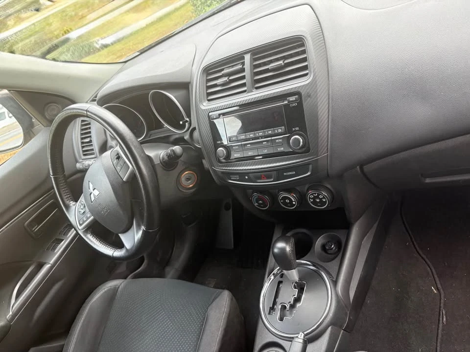 2015 Mitsubishi Outlander - Image 9 of 14