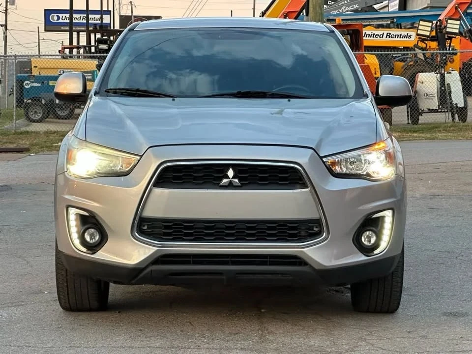 2015 Mitsubishi Outlander - Image 2 of 8