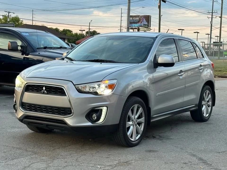 2015 Mitsubishi Outlander - Image 4 of 8