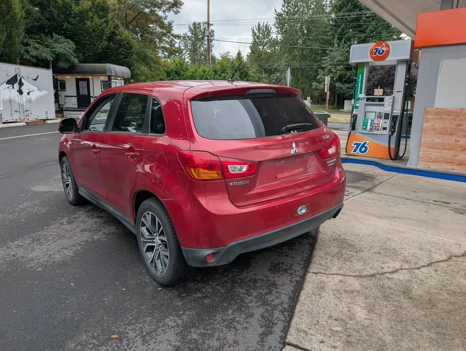 2015 Mitsubishi Outlander - Image 2 of 7