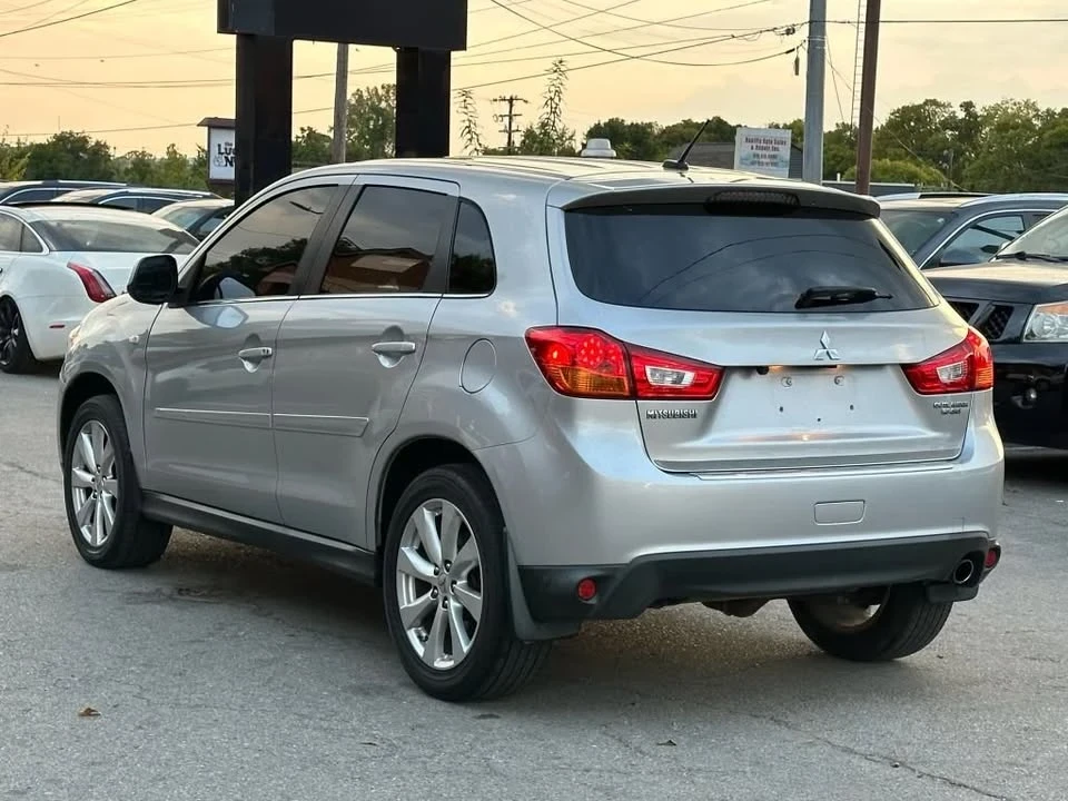 2015 Mitsubishi Outlander - Image 3 of 8