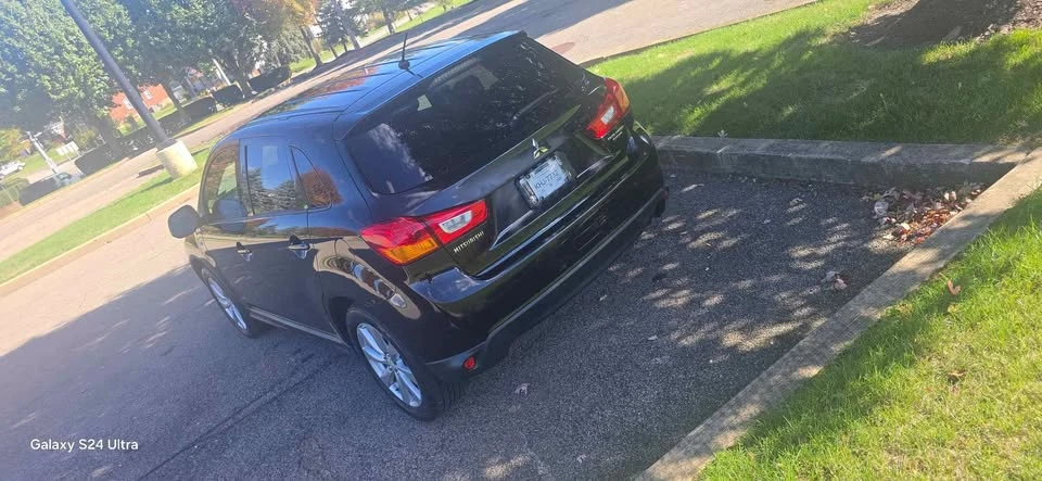 2015 Mitsubishi Outlander - Image 4 of 15