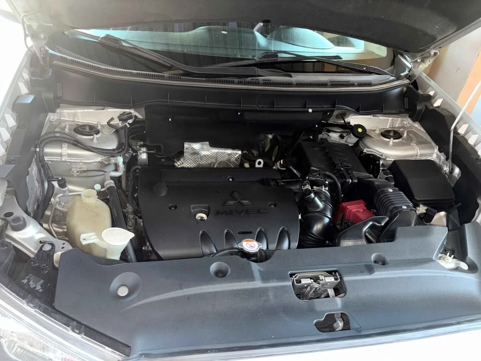 2015 Mitsubishi Outlander - Image 4 of 8